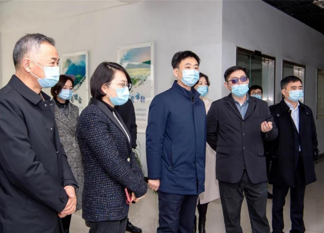 2022年2月9 日上午，市委副書記、市長蔡劍峰一 行來到江蘇七洲綠色化 工股份有限公司
